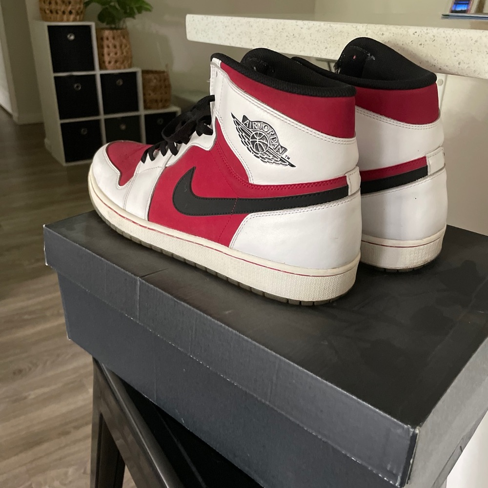 Jordan 1 retro Carmine size 16